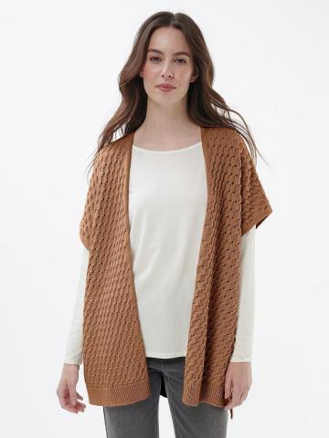 Вязаная жилетка