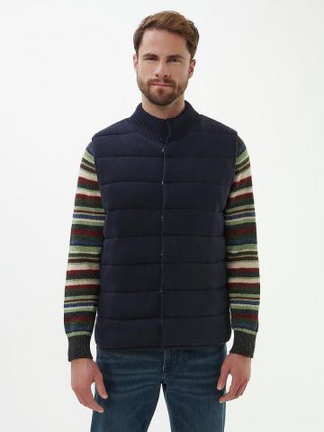 Вязаная жилетка