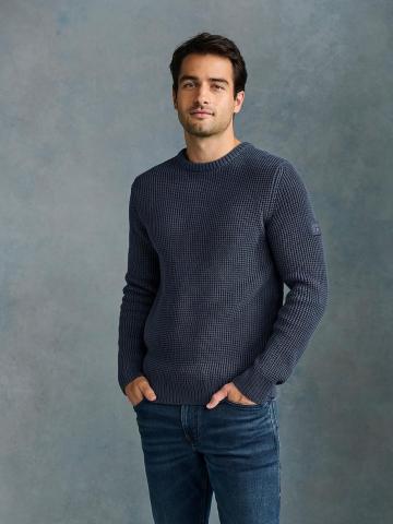 Пуловер с круглым вырезом