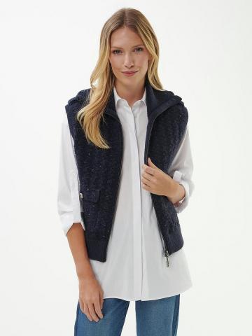 Вязаная жилетка