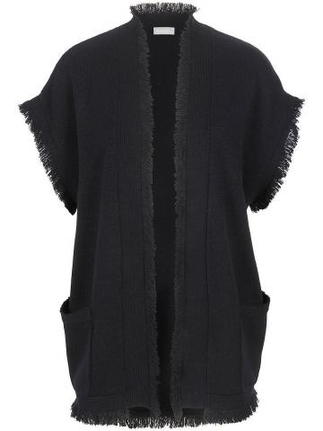 Вязаная жилетка