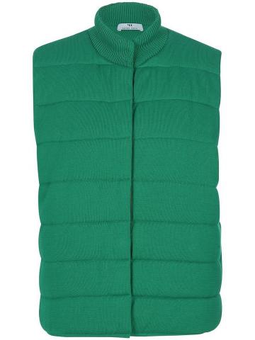 Вязаная жилетка