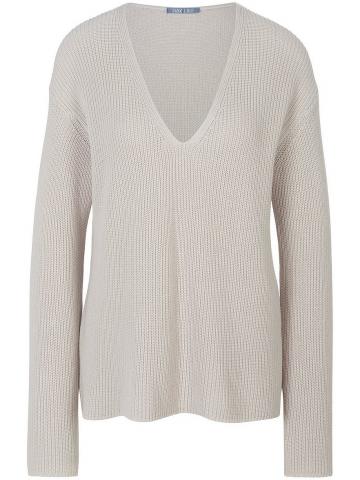 Пуловер с вырезом V