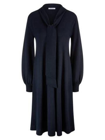 Вязаное платье