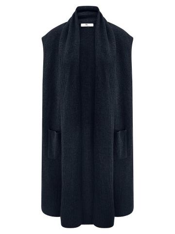 Вязаная жилетка