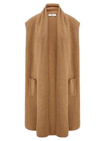 Вязаная жилетка