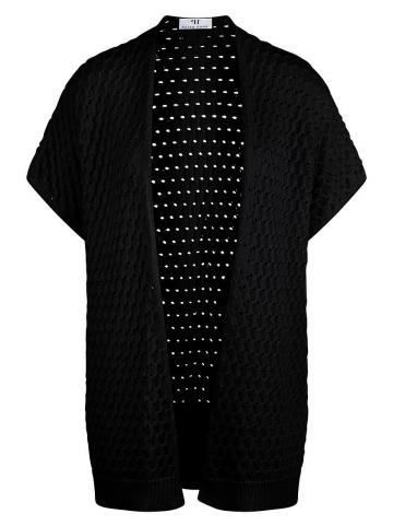 Вязаная жилетка