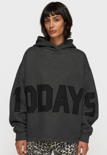 Пуловер с капюшоном