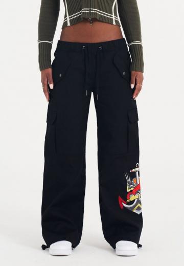 Брюки с накладными карманами