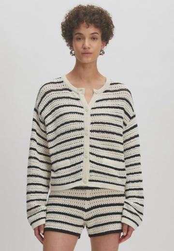 Вязаная кофта