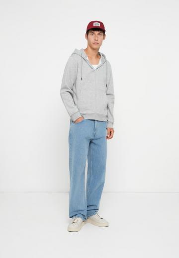 Свободные джинсы