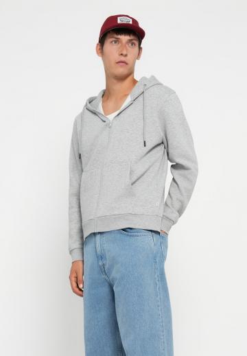 Свободные джинсы