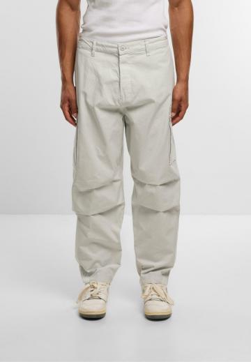 Брюки с накладными карманами