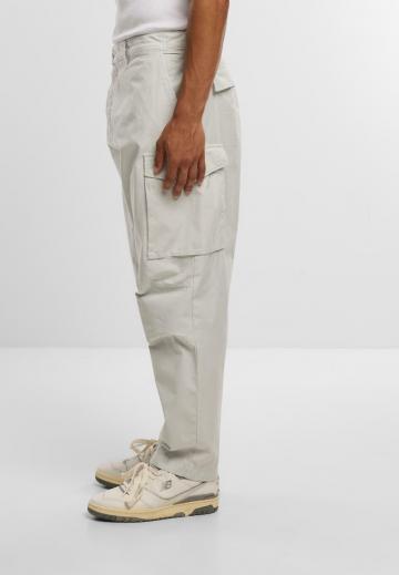 Брюки с накладными карманами