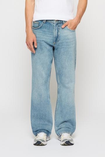 Клешеные джинсы