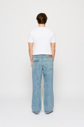 Клешеные джинсы