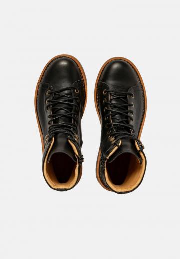 Ботинки на шнуровке