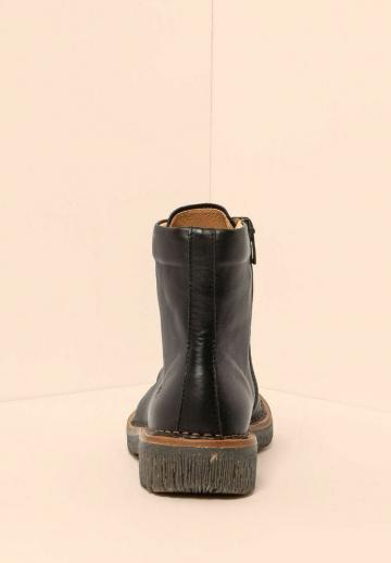 Ботинки на шнуровке