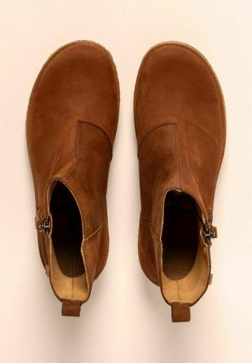 Сапожки на танкетке