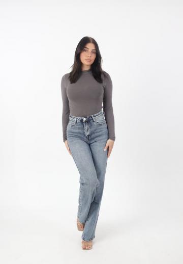 Прямые джинсы