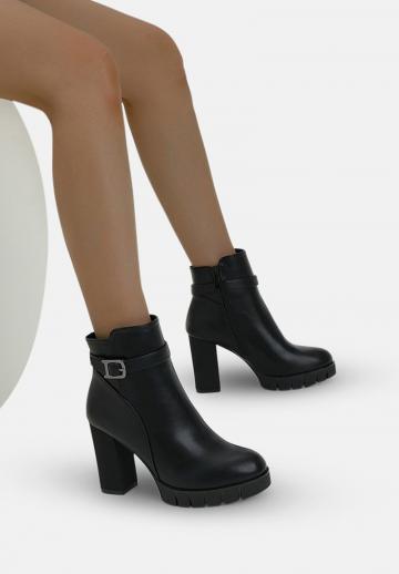 Полусапожки на высоком каблуке