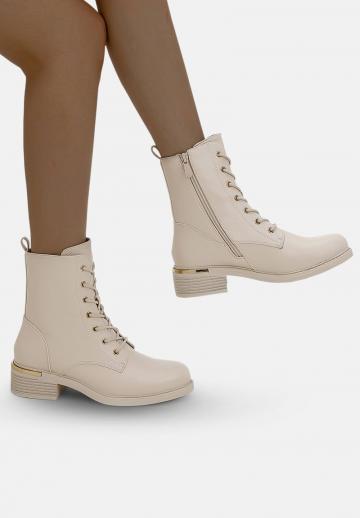 Ботинки на шнуровке