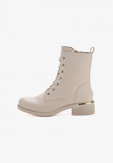 Ботинки на шнуровке