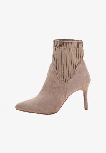 Высокие сапоги