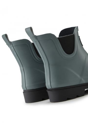 Резиновые сапоги