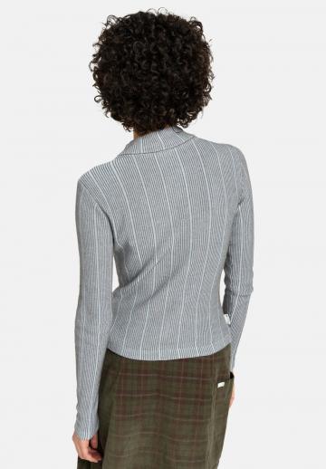 Пуловер в полоску