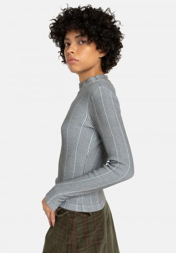 Пуловер в полоску