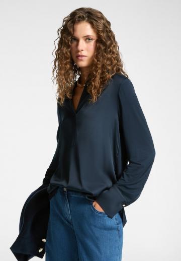 Атласная блузка