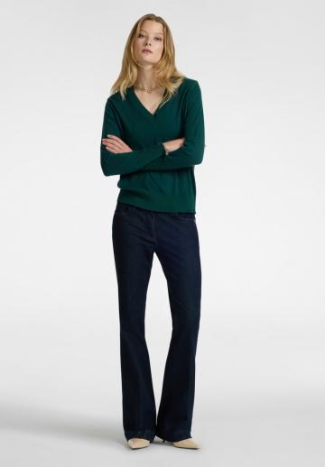 Пуловер с вырезом V