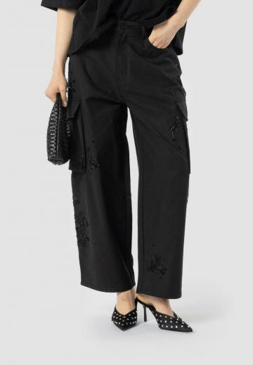 Брюки с накладными карманами