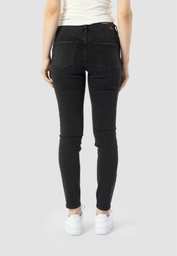 Узкие джинсы