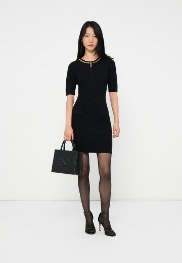 Вязаное платье