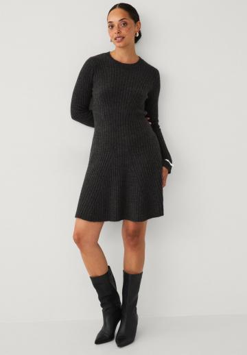 Вязаное платье