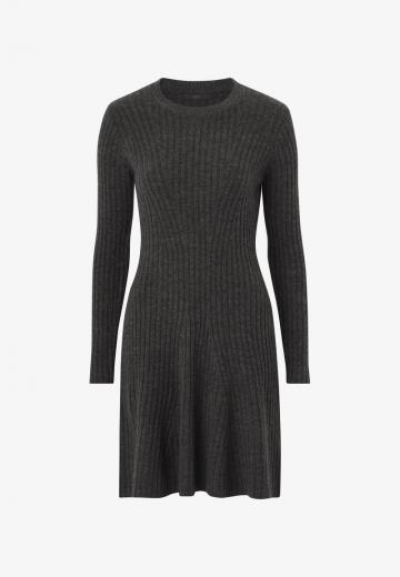 Вязаное платье