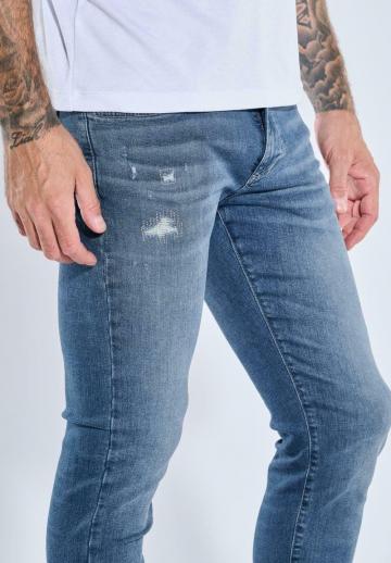 Прямые джинсы