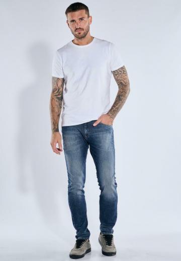 Узкие джинсы