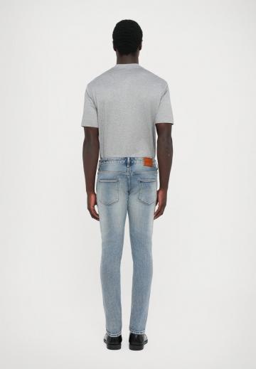 Узкие джинсы