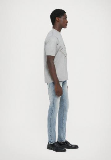 Узкие джинсы