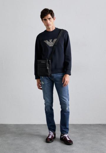 Узкие джинсы