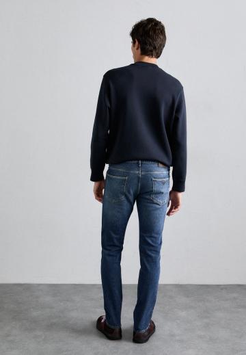 Узкие джинсы