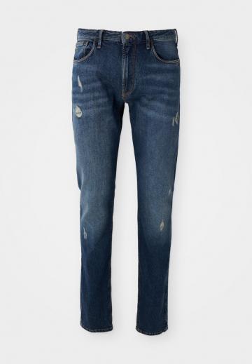 Узкие джинсы