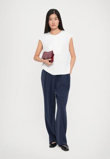 Блузка без рукавов