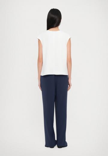 Блузка без рукавов