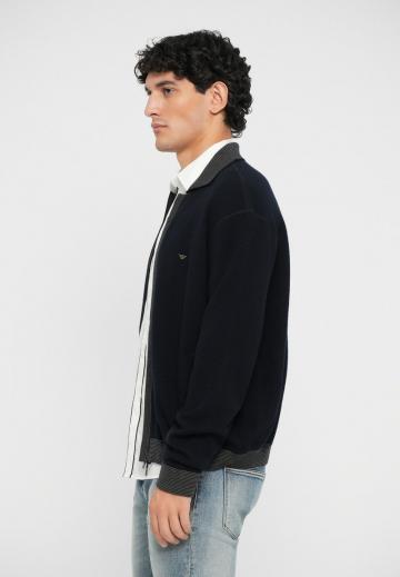 Вязаная кофта