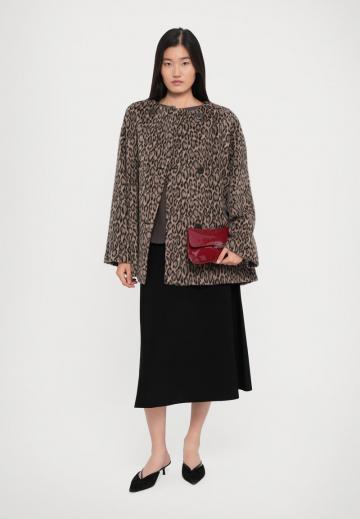 Короткое пальто