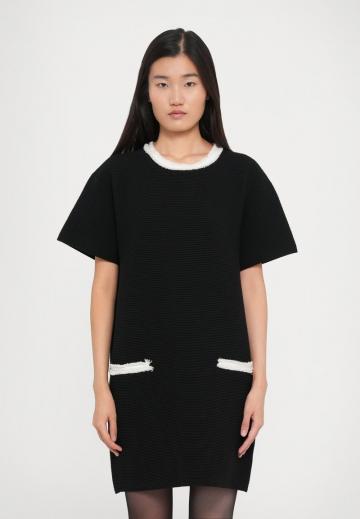 Вязаное платье